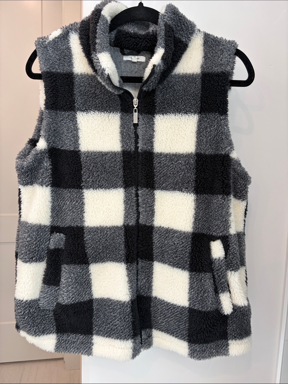 Cozy Buffalo Check Sherpa Vest - Black & White
